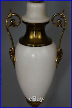Paire de Vases couverts Marbre blanc et bronze Style Louis XVI France, XIXe