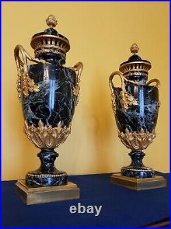 Paire de Vases en Marbre vert de Mer et bronzes ciselés et dorés Style Louis XVI
