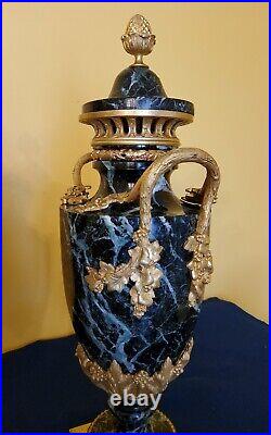 Paire de Vases en Marbre vert de Mer et bronzes ciselés et dorés Style Louis XVI
