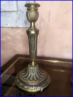 Paire de bougeoirs Flambeaux en Bronze doré Style Louis XVI