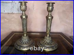 Paire de bougeoirs Flambeaux en Bronze doré Style Louis XVI