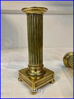 Paire de bougeoirs à la financière en bronze doré. Style Louis XVI. Début XIXème