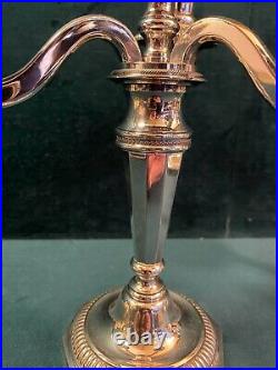 Paire de bougeoirs, chandeliers en bronze argenté style Louis XVI