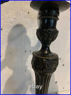 Paire de candélabres de style Louis XVI en bronze argenté XX siècle