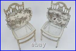 Paire de chaises cannées de style Louis XVI