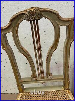 Paire de chaises de style Louis XVI en bois patiné XX siècle