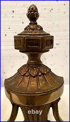 Paire de chenet en bronze ciselé doré de style Louis XVI / XX siècle