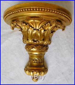 Paire de consoles dapplique en bois doré de style Louis XVI, époque XIXe