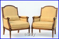 Paire de fauteuils bergère de style Louis XVI