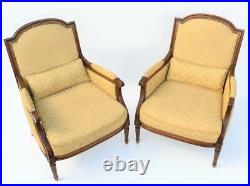 Paire de fauteuils bergère de style Louis XVI