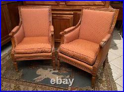 Paire de fauteuils bergères de style Louis XVI hêtre massif