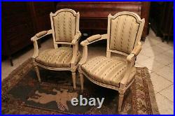 Paire de fauteuils cabriolets de style Louis XVI