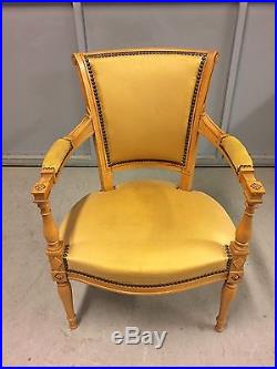 Paire de fauteuils cabriolets hêtre style Louis XVI-Directoire