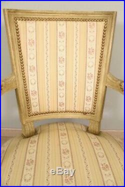 Paire de fauteuils cabriolets peints style Louis XVI