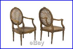 Paire de fauteuils cannés de style Louis XVI en noyer, XIXe siècle