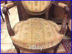 Paire de fauteuils et chaises médaillon style Louis XVI acajou petit point