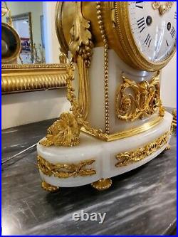 Pendule Borne style Louis XVI en bronze doré et Onyx blanc sgn RAINGO FRERES XIX