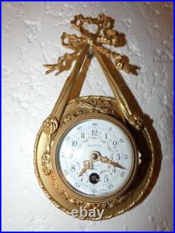 Pendule à suspendre en bronze doré de style Louis XVI 19e signée LEROY Paris