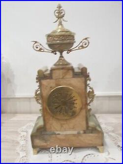 Pendule de style Louis XVI La renaissance angelot en onyx et bronze doré ref653