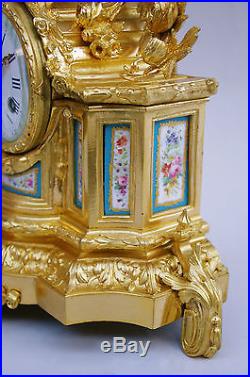 Pendule de style Louis XVI en bronze doré
