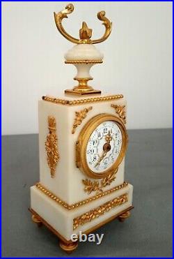 Pendule miniature style Louis XVI, en marbre de Carrare et bronze doré 19ème