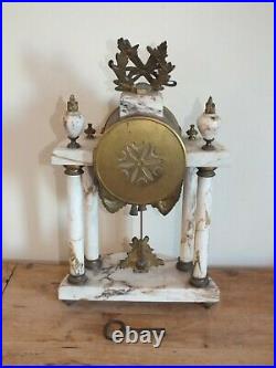 Pendule portique marbre et bronze style Louis XVI