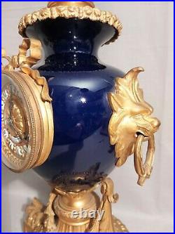Pendule style Louis XVI bronze doré et porcelaine bleu de Sèvres époque XIX
