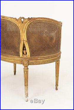 Petit canapé canné style Louis XVI en bois doré, vers 1880