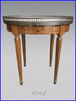 Petite table basse de chevet bouillotte style Louis XVI