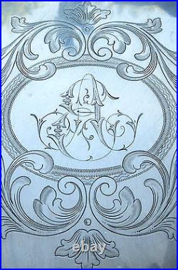 Plateau ovale métal argenté style Louis XV gravé d'acanthes avec monogramme A. E