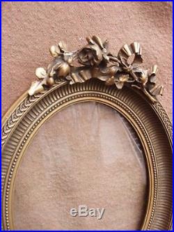 Rare cadre ovale en bois et stucs dorés à canelures style Louis XVI fin XIXe S