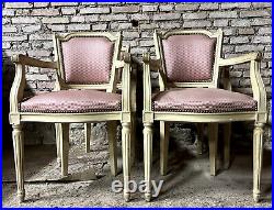 Rare série de quatre fauteuils de style Louis XVI en bois mouluré laqué blanc