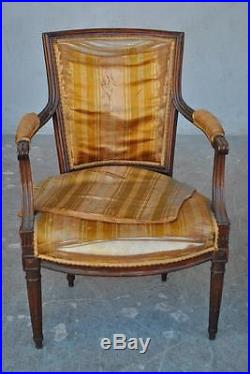 Série de 3 fauteuils d'époque XVIIIème style Louis XVI à restaurer