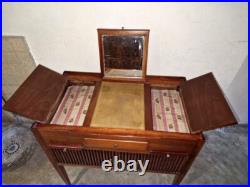 Sublime coiffeuse en noyer et placage de noyer de style Louis XVI meuble acajou