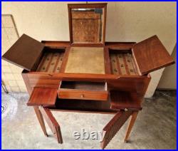 Sublime coiffeuse en noyer et placage de noyer de style Louis XVI meuble acajou