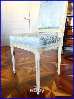 Suite de 8 chaises de salle à manger de style LOUIS XVI, garniture de soie bleue