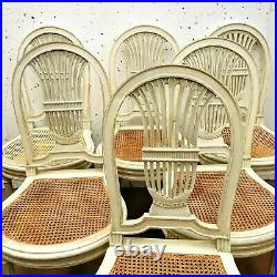 Suite de six chaises de style Louis XVI en hetre patiné XX siècle