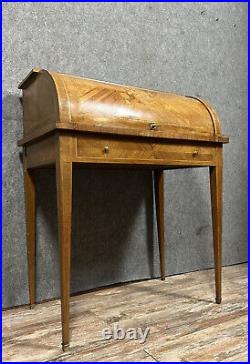 Superbe bureau cylindre de style Louis XVI en marqueterie a décors floral