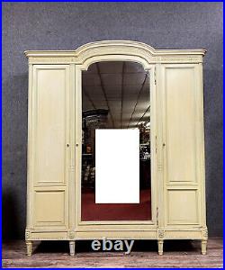 Superbe et importante armoire style Louis XVI en bois laqué vers 1850