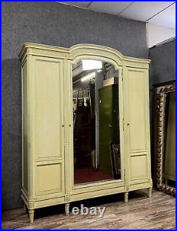Superbe et importante armoire style Louis XVI en bois laqué vers 1850