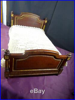 Superbe lit de poupée style Louis XVI jouet ancien en palissandre fin XIXéme