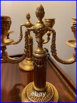 Superbe paire de bougeoirs Risler & Carré style Louis XVI en bronze doré