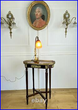 Table / Gueridon En Marqueterie Orné De Bronze De Style Louis XVI