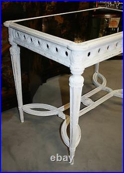 Table / bureau de style Louis XVI patiné blanc et plateau en verre moiré