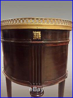 Table de chevet style Louis XVI acajou bronze doré