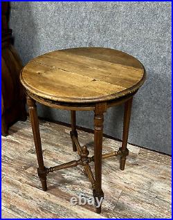 Table guéridon style Louis XVI en noyer circa 1880-1900