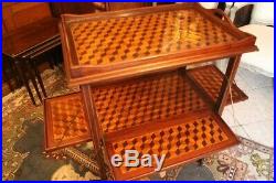 Table servante à volets décor marqueté aux cubes plateau verre style Louis 16