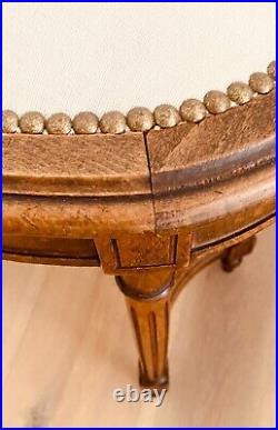 Tabouret de style Louis XVI en Hêtre teinté assise velours. XX siècle