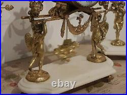 Tres Belle Garniture De Pendule En Bronze Dore Aux Amours De Style Louis XVI