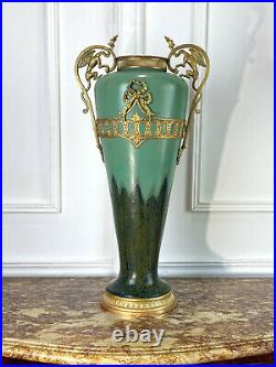 Vase En Ceramique Des Années 1900 Avec Monture En Bronze Dans Le Style Louis XVI